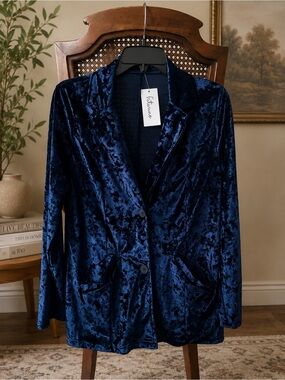 Sophisticate Navy Velvet Blazer